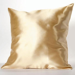 Подушка декоративная 40 см на 40 см золотистая наволочка с нанесением ― Интернет магазин "Прикольные футболки"
